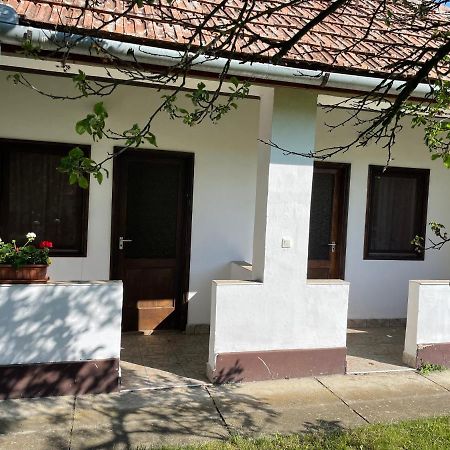 Poroszló Zsuzsa Apartman 아파트 외부 사진