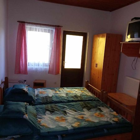 Poroszló Zsuzsa Apartman 아파트 외부 사진
