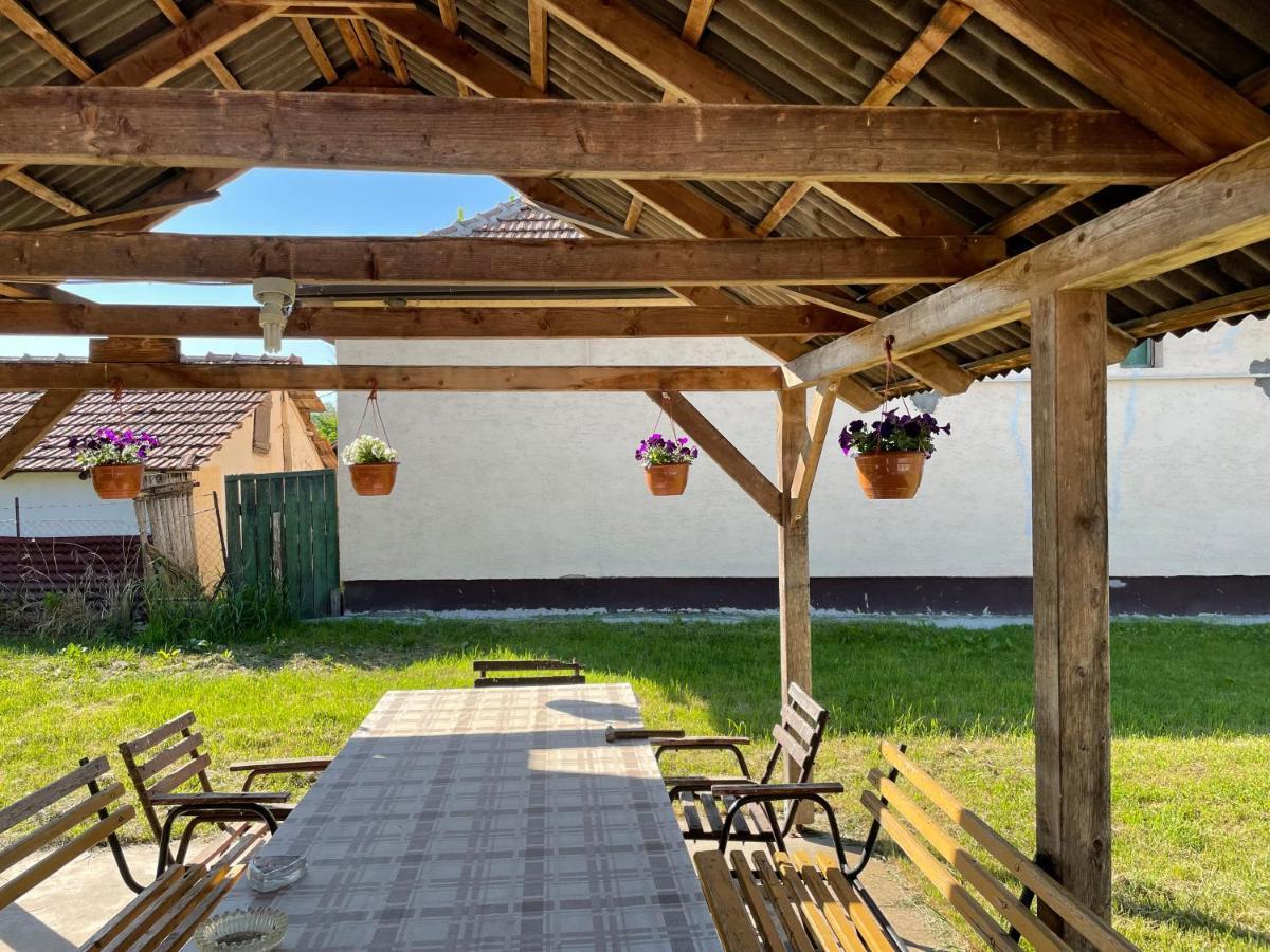 Poroszló Zsuzsa Apartman 아파트 외부 사진